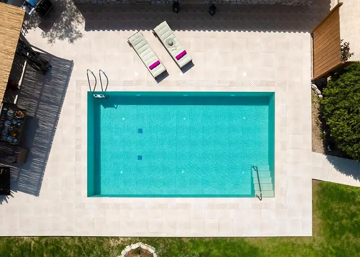 Filerolia Stone House *