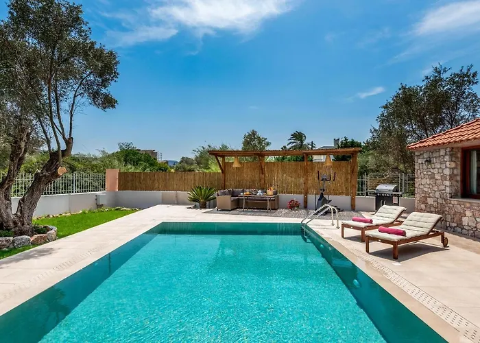 Filerolia Stone House *