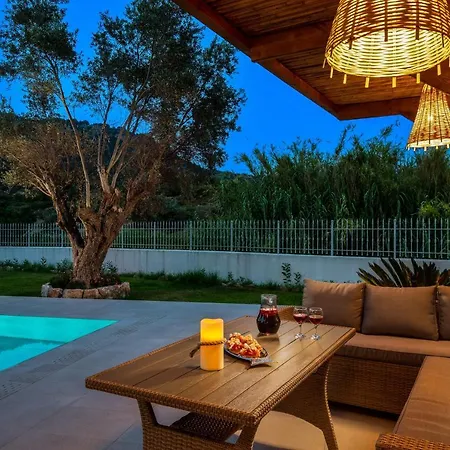 Filerolia Stone House Villa *