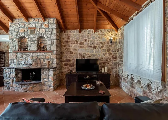 Filerolia Stone House *