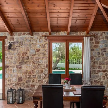 Filerolia Stone House * Pastida